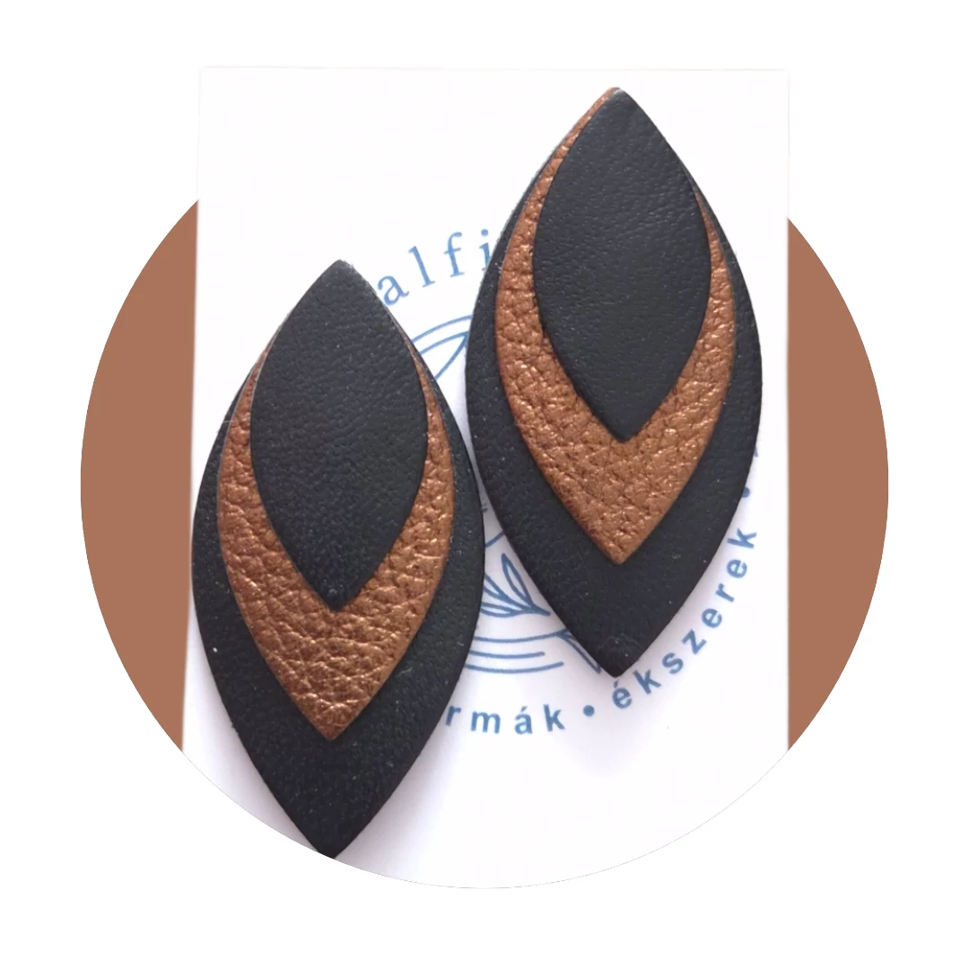 Bronz-fekete bedugós bőr fülbevaló, sziromlevél