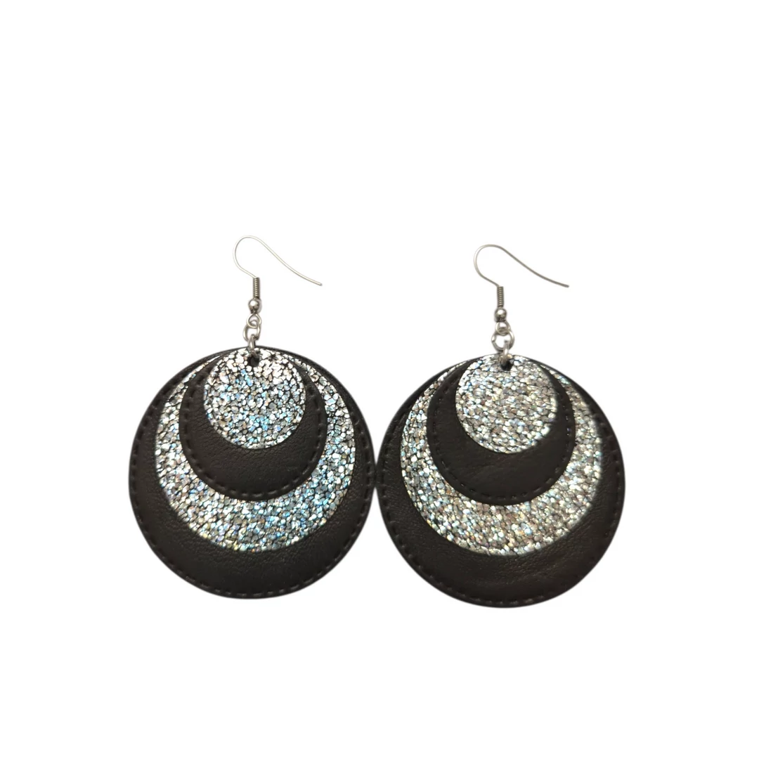 Sziporkázó, ezüst-fekete kör fülbevaló