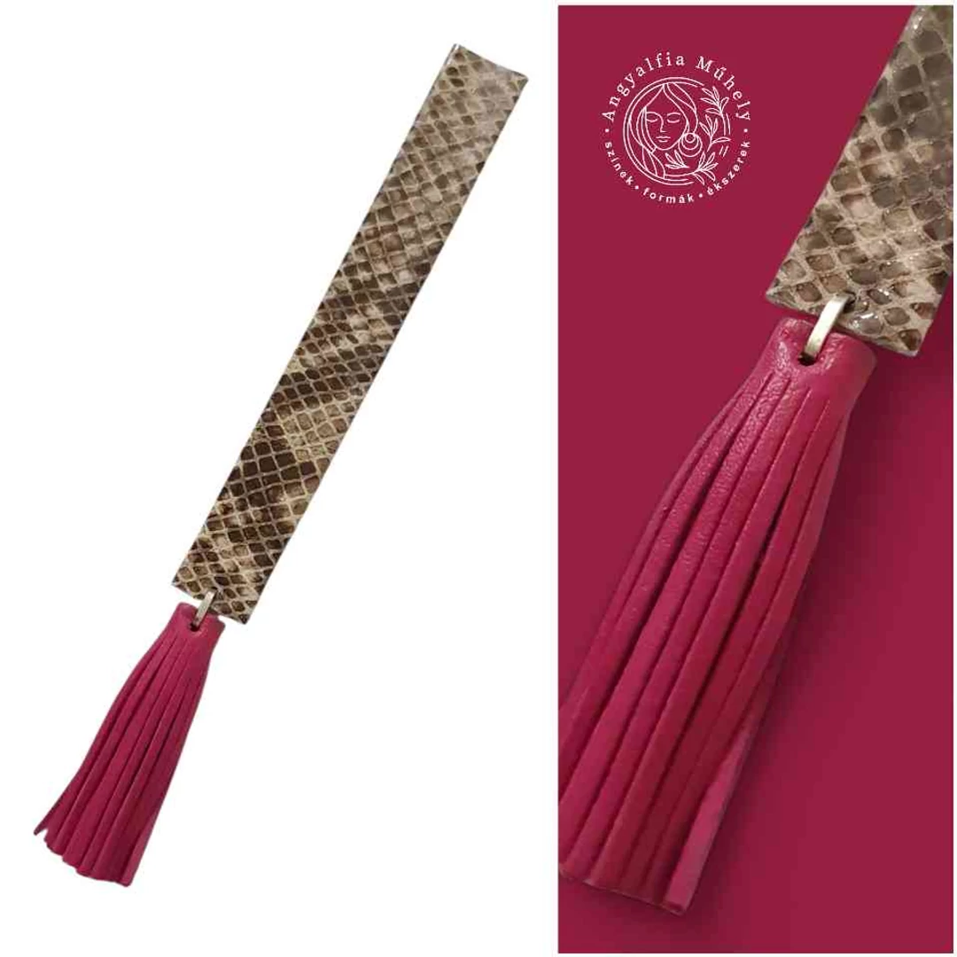 Mintás bőr könyvjelző, magenta rojttal