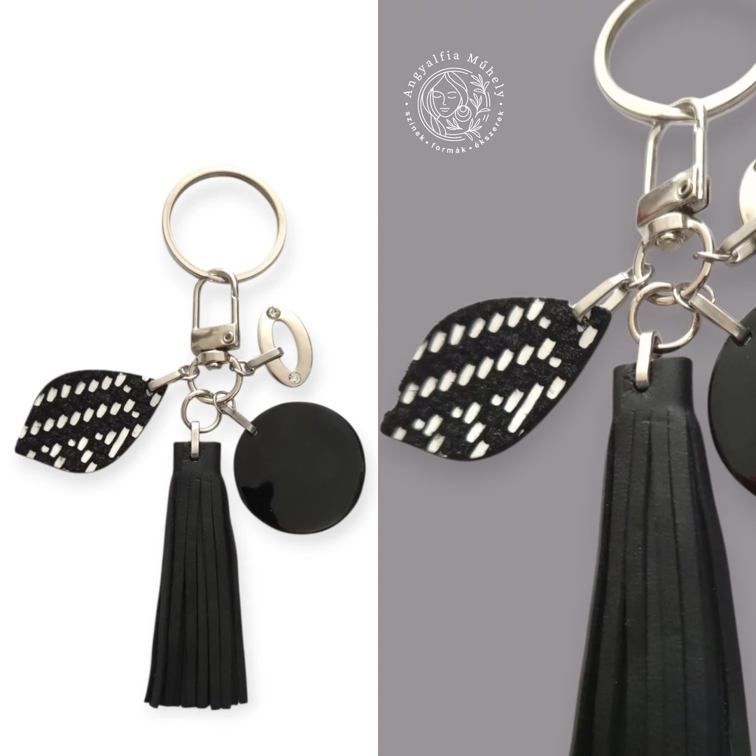 Fekete-fehér táskadísz és kulcstartó