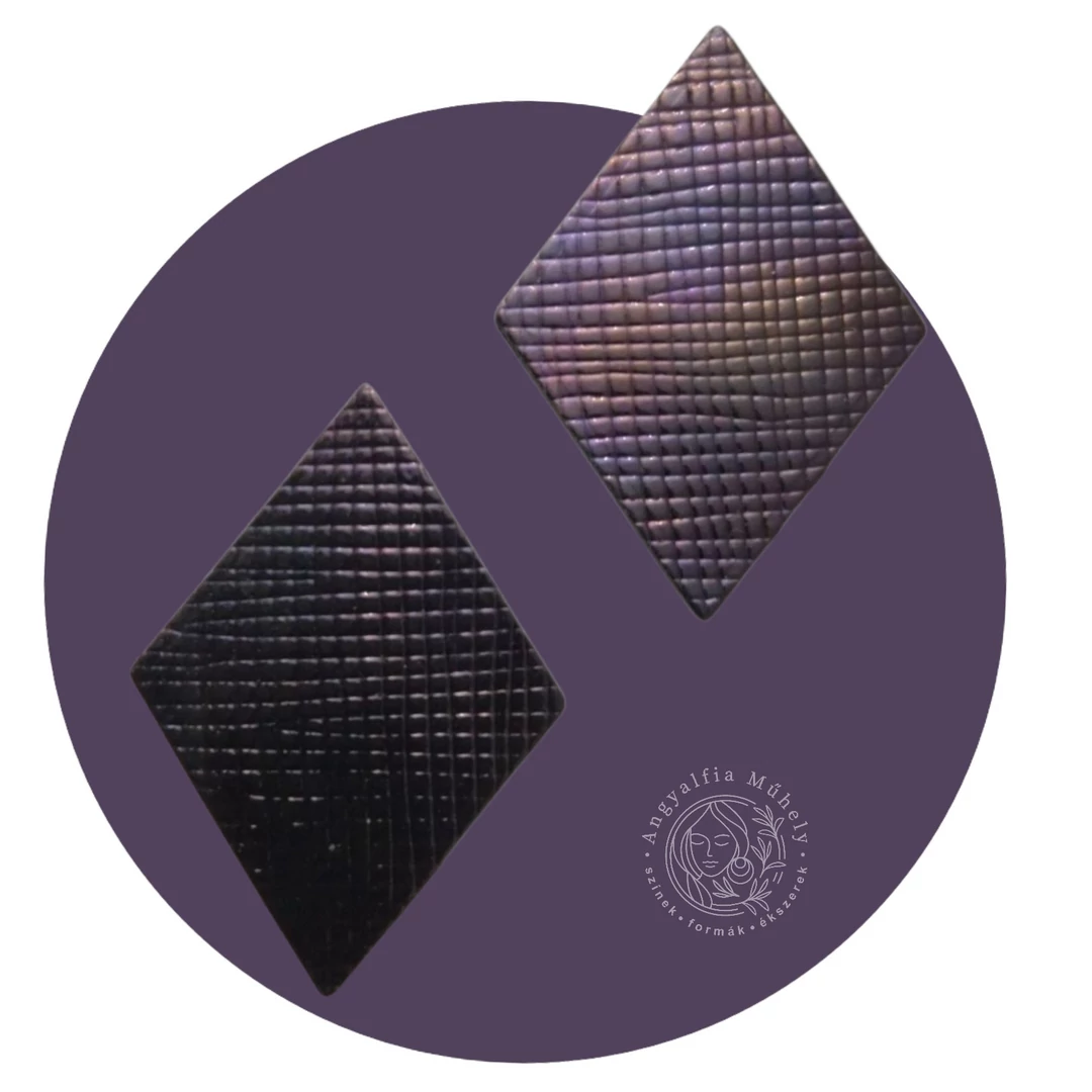 Aranyos rózsabogár színű rombusz bedugós fülbevaló 1.