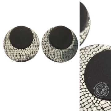 Csillogó grafitos-ezüst bedugós fülbevaló, feketével