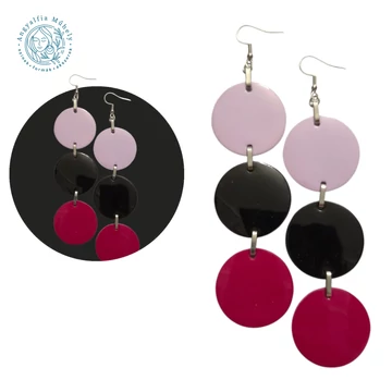 Lila-magenta körkapcsolás fülbevaló, feketével