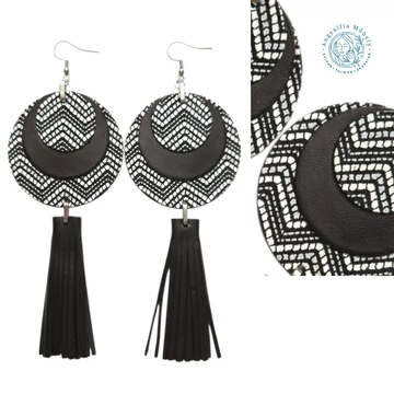 Geometrikus, mintázott fekete-fehér statement fülbevaló