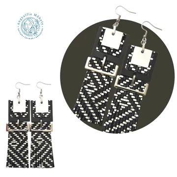 Feketén-fehéren négyzet statement bőrékszer