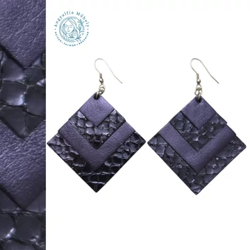 Kékeslila négyzet bőr fülbevaló