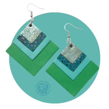 Zöld-türkiz négyzet bőrékszer